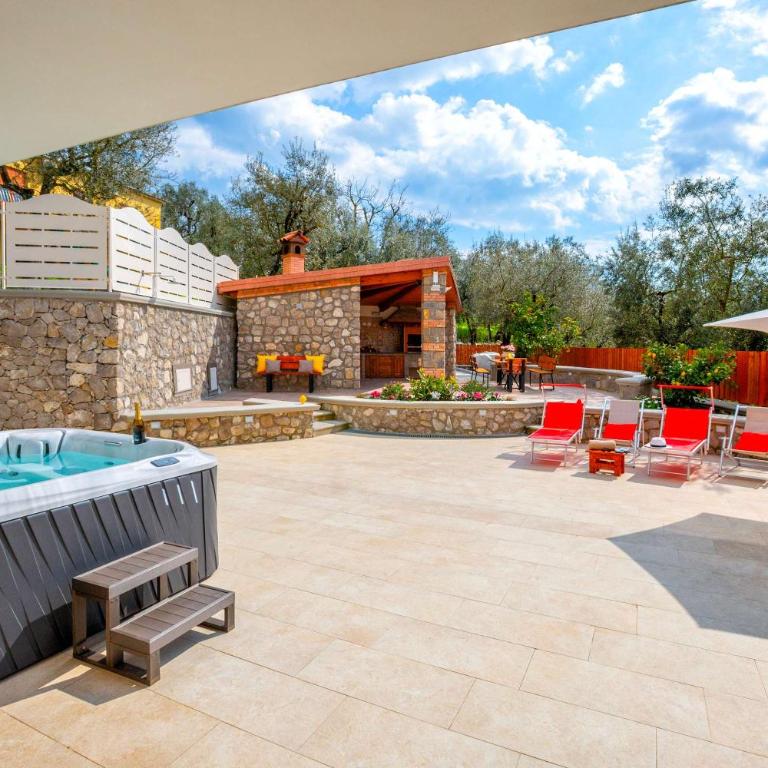 Villa Hemera - Mediterranean elegance with private jacuzzi and Capri views - Villa - 2