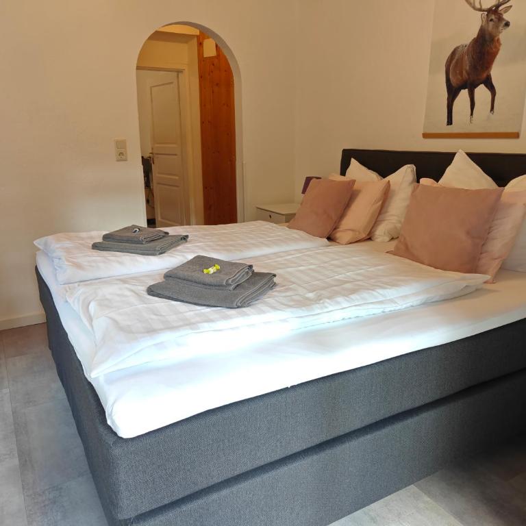 Pension Almhof - Vierbettzimmer mit Balkon - 4