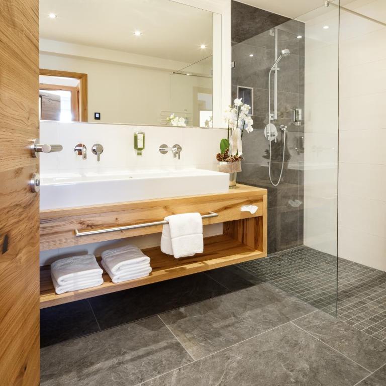 Hotel Almschlössl & Schrotteralm - Ferienwohnung mit 3 Schlafzimmern, Balkon und Panoramablick - 5