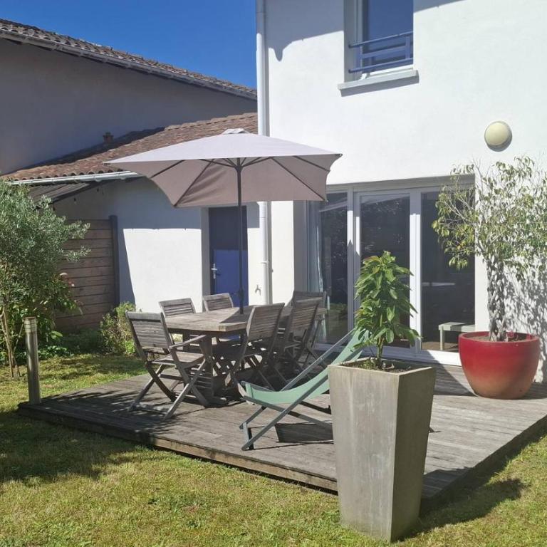 Le Brigantin, villa mitoyenne de 68m2 avec terrasse, jardinet et petit garage - Maison 2 Chambres - 3