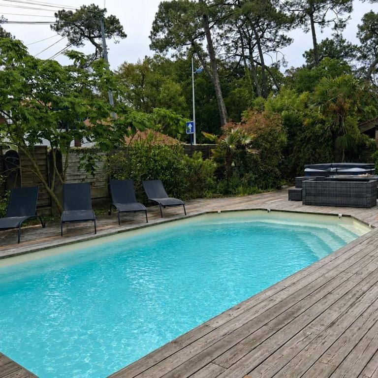 CAPBRETON- Villa MOANA pour 10 personnes- Piscine chauffée et Jacuzzi- Wifi gratuit - Maison 5 Chambres - 24
