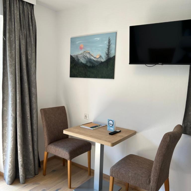 Gasthaus Antonia Lofer - Doppelzimmer mit Balkon - 2