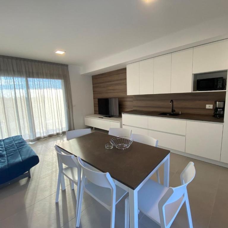 Bright beachside apartment with two terraces - Appartamento - 7