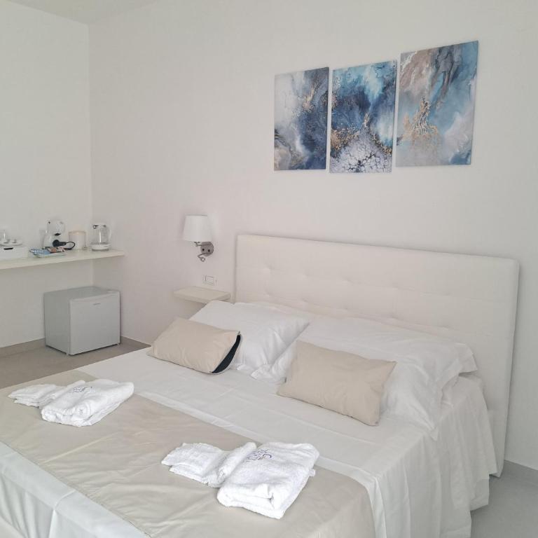 Venti Magici Rooms - Deluxe Double Room with Balcony - 9
