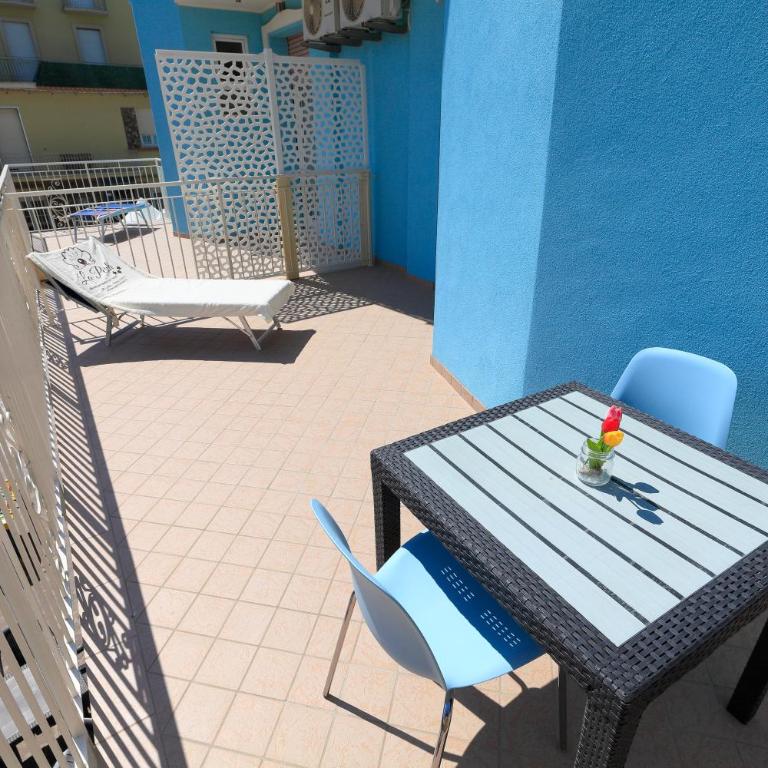 Art Hotel La Perla - Camera Tripla Superior con Vista Mare - 3