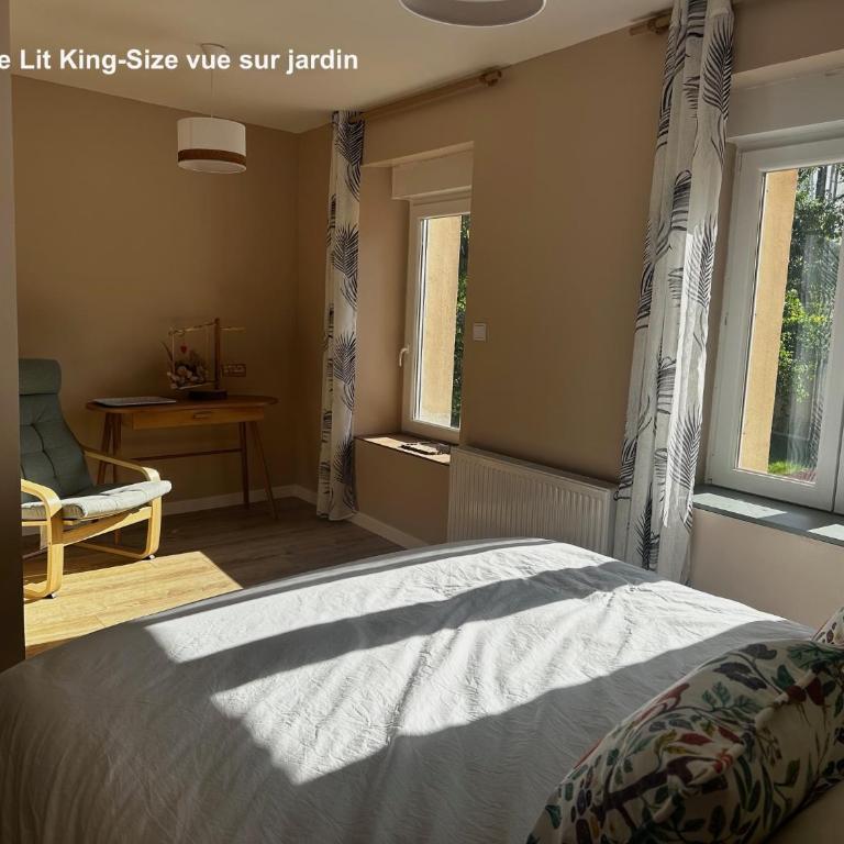 Maison d'hôte, L écrin de la Boudière, Chambre immersive et Spa en option - Chambre Lit King-Size - Vue sur Jardin - 4