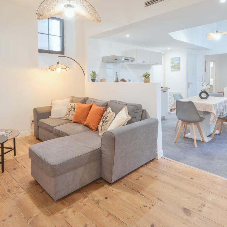 Cœur de Pau - Clim et Parking - L'Odyssée - Appartement 3 Chambres Premium avec Balcon - 1