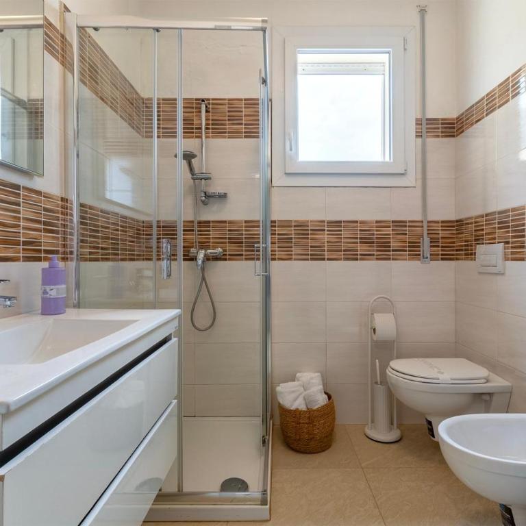 Il giardino fiorito - Casa con 2 Camere da Letto - 16
