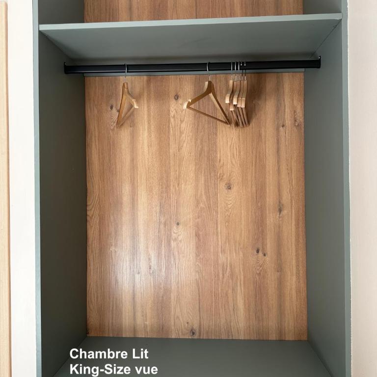 Maison d'hôte, L écrin de la Boudière, Chambre immersive et Spa en option - Chambre Lit King-Size - Vue sur Jardin - 5