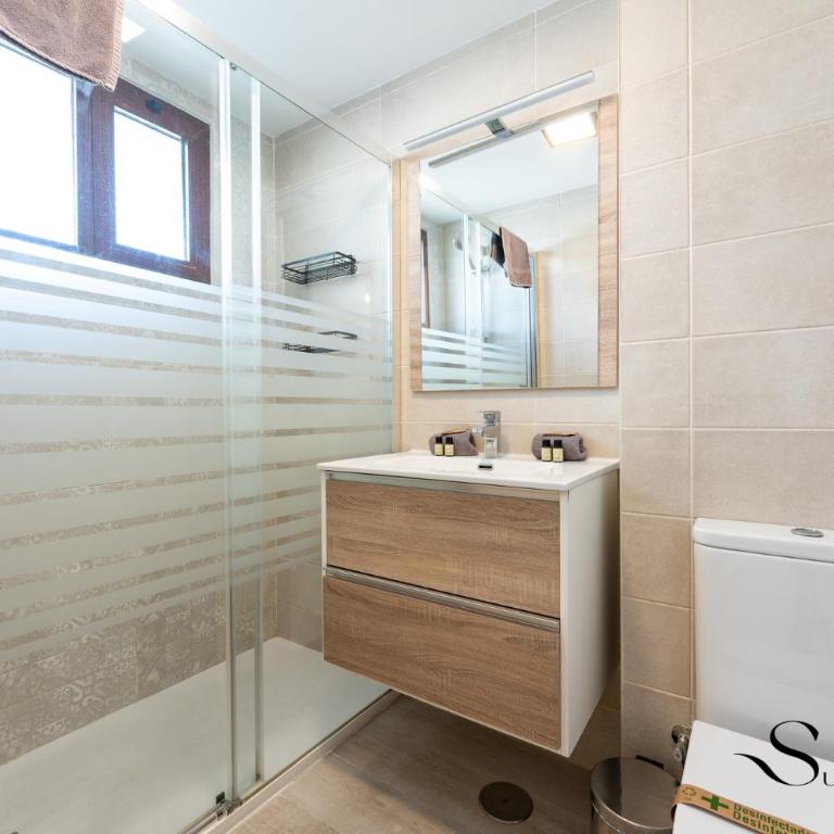 Beachfront Studio Sea Views & Pools REF022 - Apartamento Estudio con vistas al mar - 6