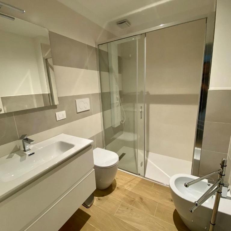 Bright flat with spacious terrace near the sea - Apartment - 5