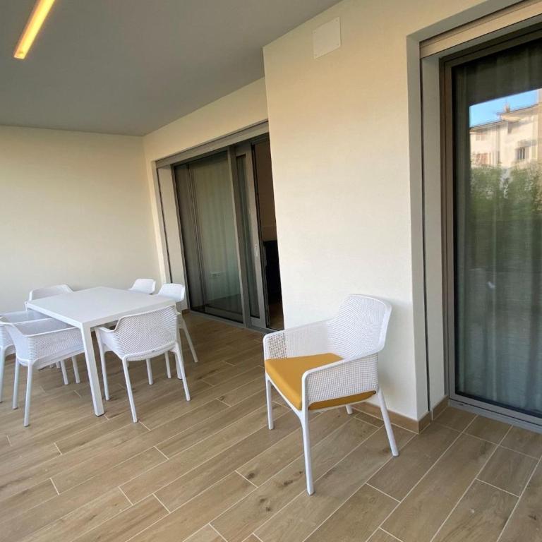Bright flat with spacious terrace near the sea - Apartment - 6
