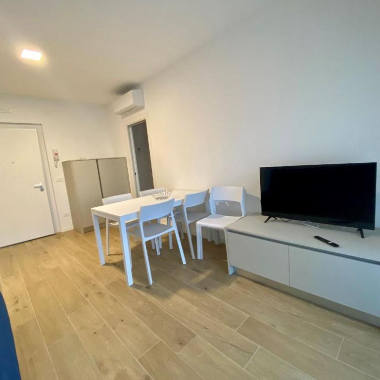 Bright apartment with terrace near the sea - Apartment - 7