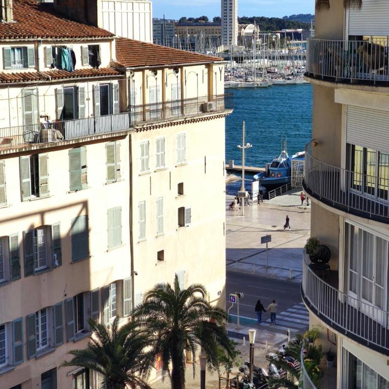 Superbe T3 climatisé - vue port de plaisance - centre historique - balcon - WIFI - 5e avec ascenseur - Appartamento con 2 Camere da Letto - 42