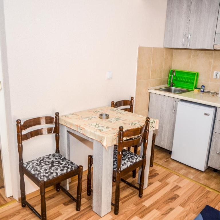 Apartments Paradise - Apartman sa 2 Spavaće Sobe i Balkonom - 5