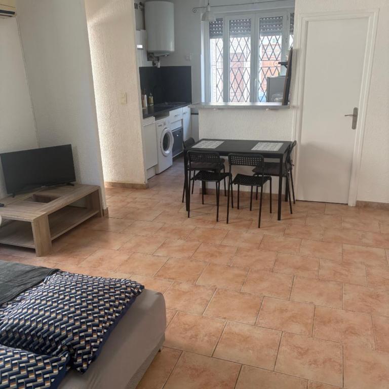 2 pièces cour et rue - Appartement 2 Chambres - 3