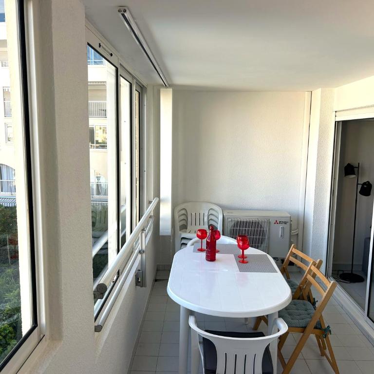 AQUAGOLF Jolie 2 Pièces cabine climatisée piscine proche plage Richelieu Cap d'Agde - Apartment mit 2 Schlafzimmern und Poolblick - 11