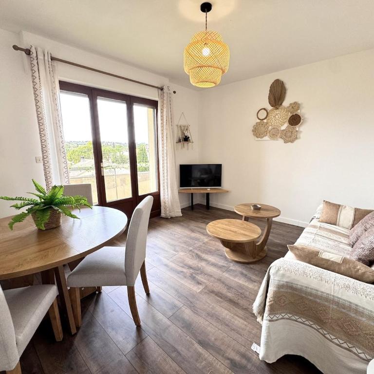 Cosy appartement avec grand balcon, à 15 min des plages - One-Bedroom Apartment - 1