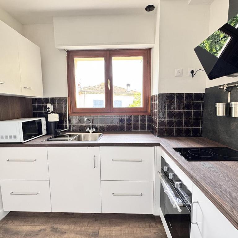 Cosy appartement avec grand balcon, à 15 min des plages - One-Bedroom Apartment - 17