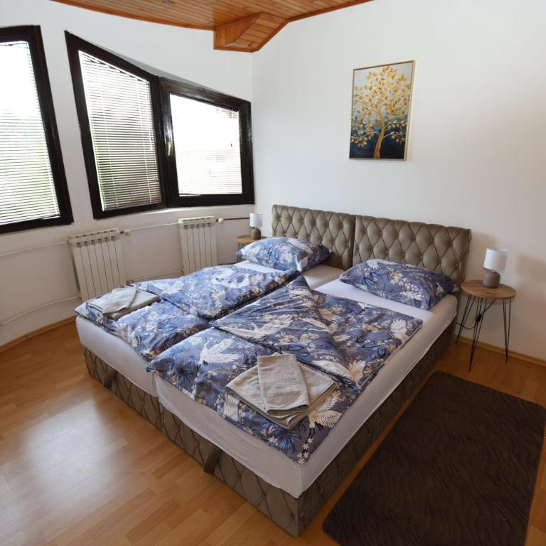 Bella holiday home Komadić prirode,mira,pravoga sela u neposrednoj blizini centra Banjaluke 4 km Garaža 4 sobe - Vila - 22