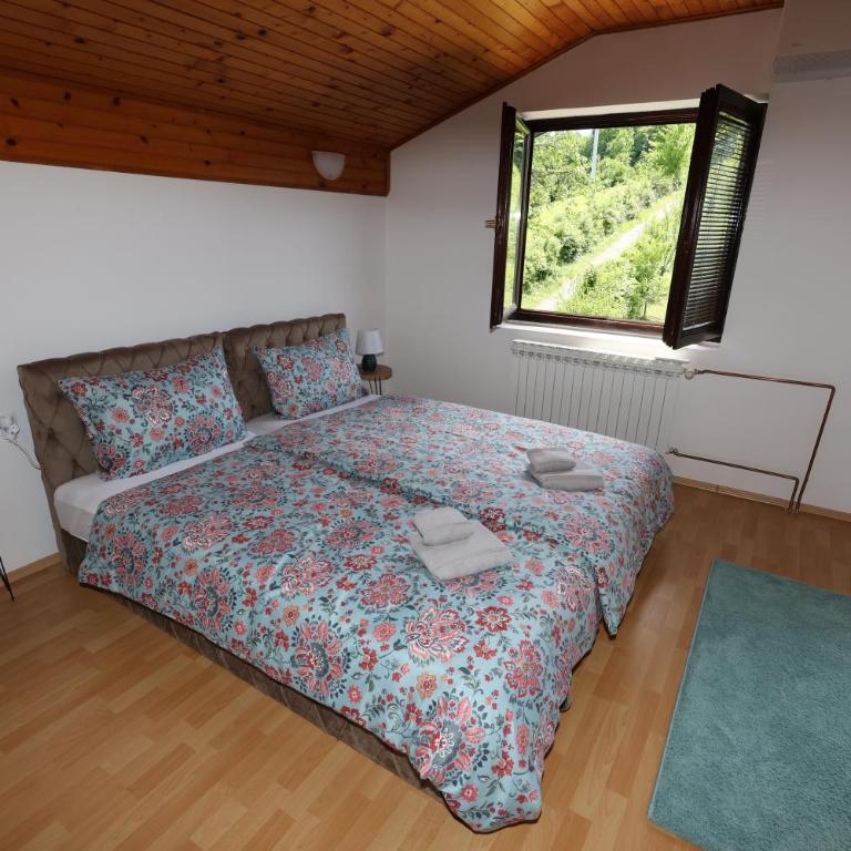 Bella holiday home Komadić prirode,mira,pravoga sela u neposrednoj blizini centra Banjaluke 4 km Garaža 4 sobe - Vila - 23