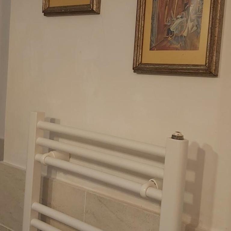 Cozy Charlotte's Room - Double Room with Private Bathroom - 11