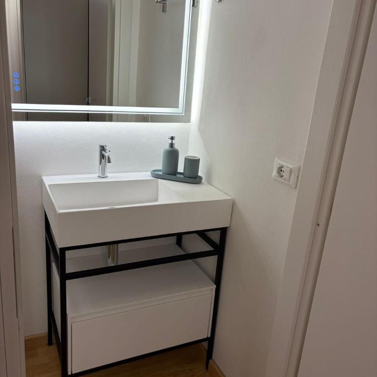 Abracadabra Hidden Garden - Two-Bedroom House - 39