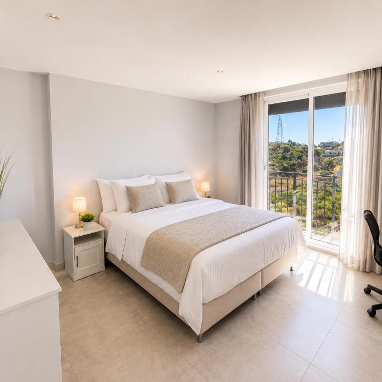 Luxury Penthouse with private pool, seaview solarium BBQ, Gym, paddle and free parking - Magnolia Properties - Apartamento - 4