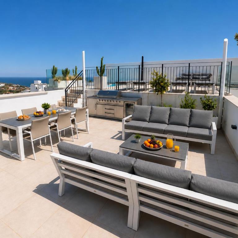 Luxury Penthouse with private pool, seaview solarium BBQ, Gym, paddle and free parking - Magnolia Properties - Apartamento - 10