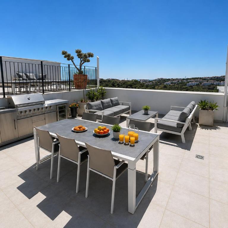 Luxury Penthouse with private pool, seaview solarium BBQ, Gym, paddle and free parking - Magnolia Properties - Apartamento - 11