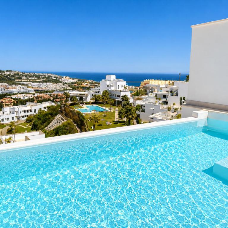 Luxury Penthouse with private pool, seaview solarium BBQ, Gym, paddle and free parking - Magnolia Properties - Apartamento - 2