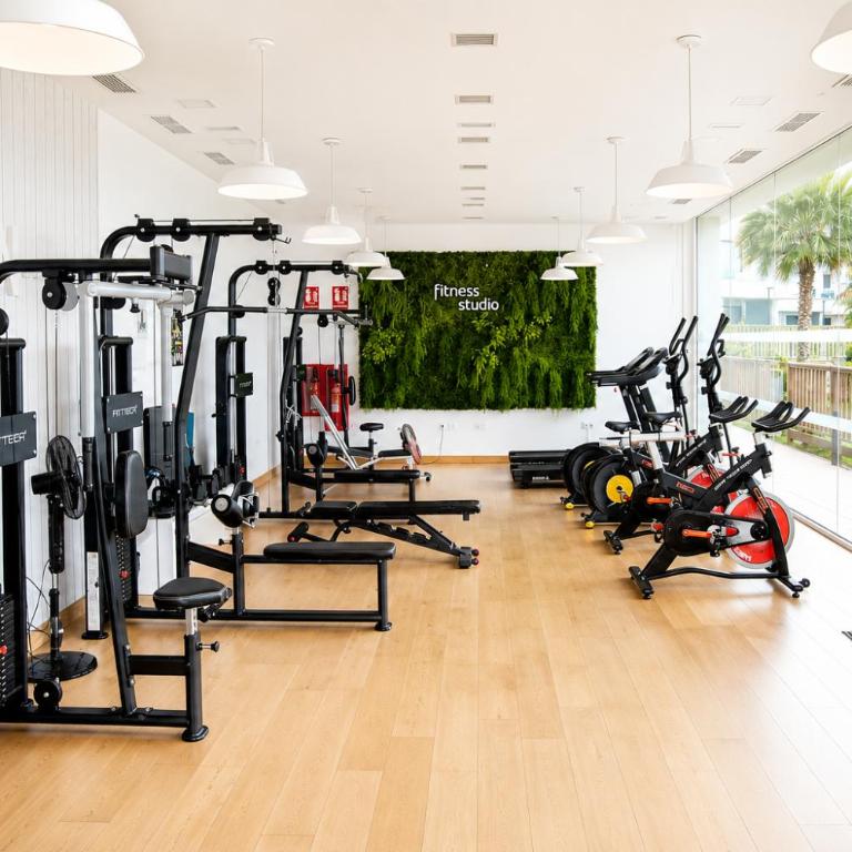 Luxury Penthouse with private pool, seaview solarium BBQ, Gym, paddle and free parking - Magnolia Properties - Apartamento - 34