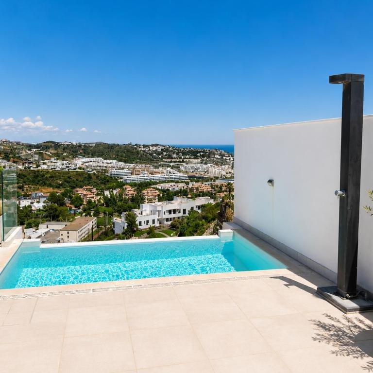 Luxury Penthouse with private pool, seaview solarium BBQ, Gym, paddle and free parking - Magnolia Properties - Apartamento - 31