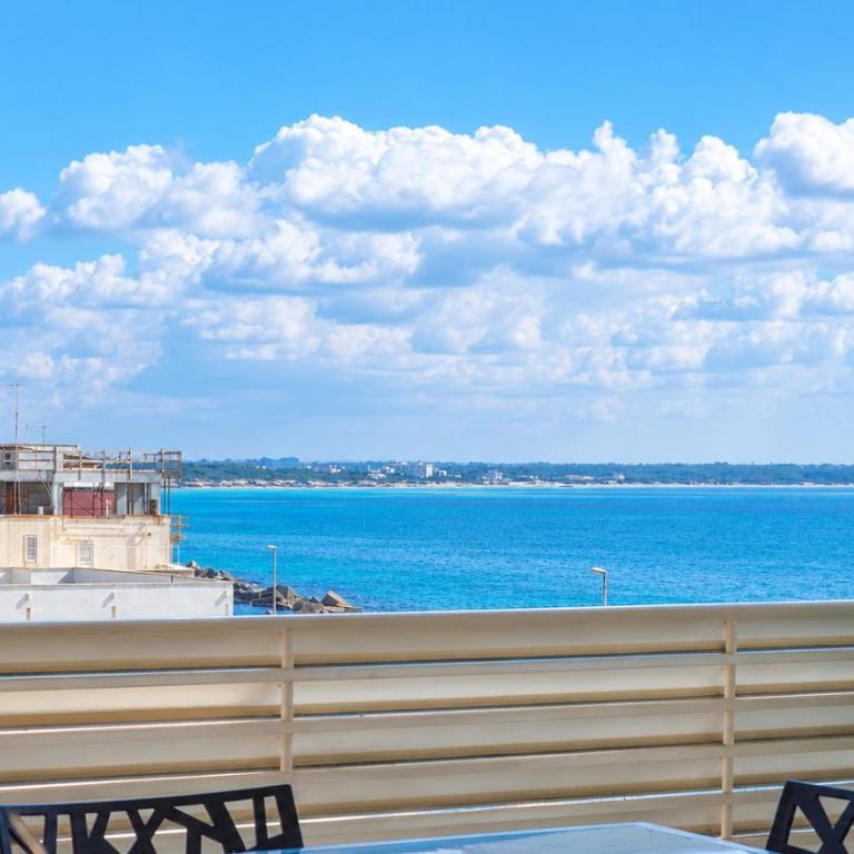 Suite Le Vele - Suite Deluxe con Vista Mare - 3