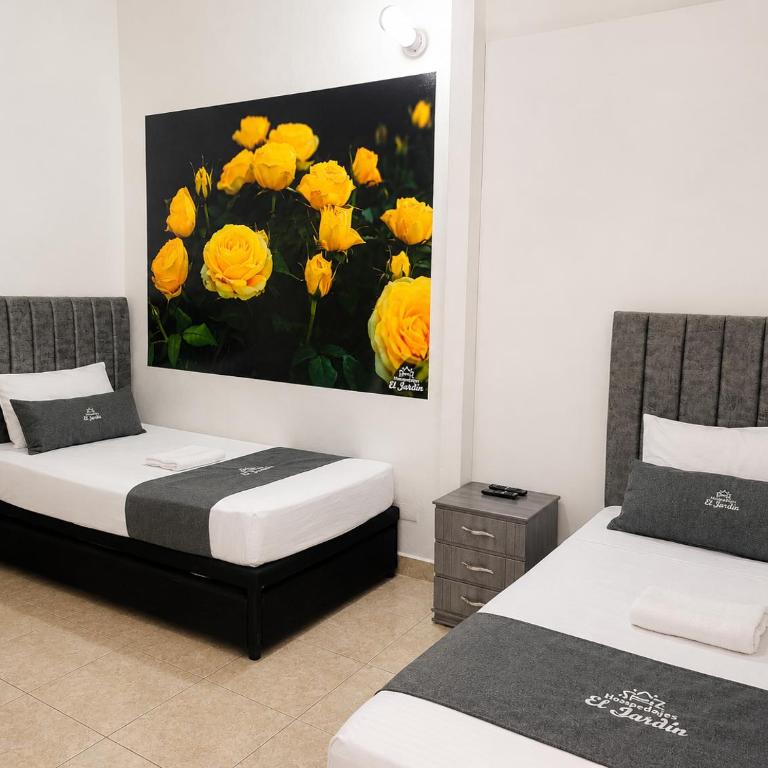 Hospedajes El Jardin - Habitación Triple Económica con baño compartido - 4