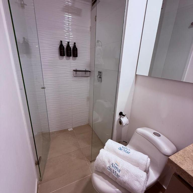 Nuevo y moderno apartamento cerca al mar 3 habitaciones 2 baños estacionamiento gratis wifi alta velocidad capacidad 6 personas - Three-Bedroom Apartment with Balcony - 31
