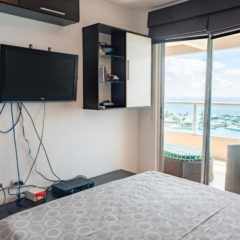 Departamento con vista al mar, piscina, jacuzzi y área BBQ - Apartment - 75