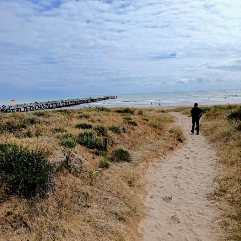 Appartement de charme en plein centre-ville, 20 min à pied de la plage et 5 min des commerces et du marché - Appartamento con 2 Camere da Letto - 11