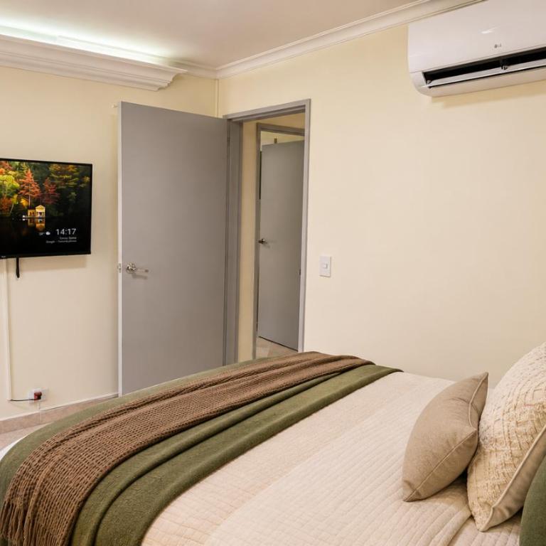 Center City Flats - Apartments in El Poblado near Park Lleras, Medellin! - Apartamento Deluxe - 1