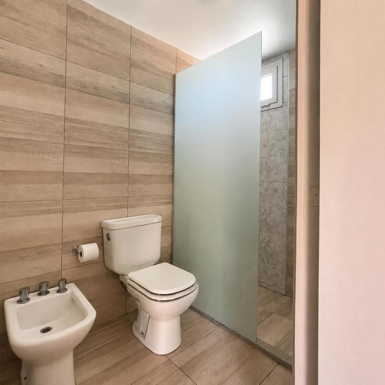 Casa Familiar con pileta 4 dormitorios Centro - Four-Bedroom House - 40