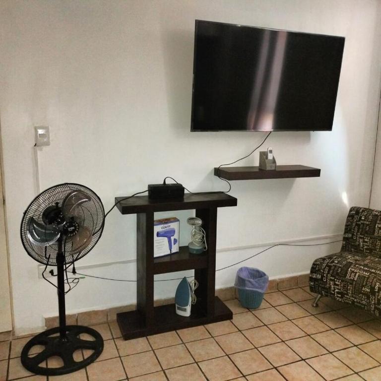 Minimalist loft in Tec area with parking - One-Bedroom Apartment - 16
