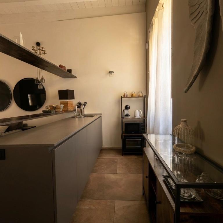 Urban Central Suites - One-Bedroom Apartment - 16