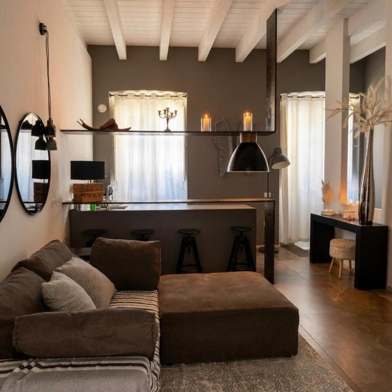 Urban Central Suites - One-Bedroom Apartment - 24