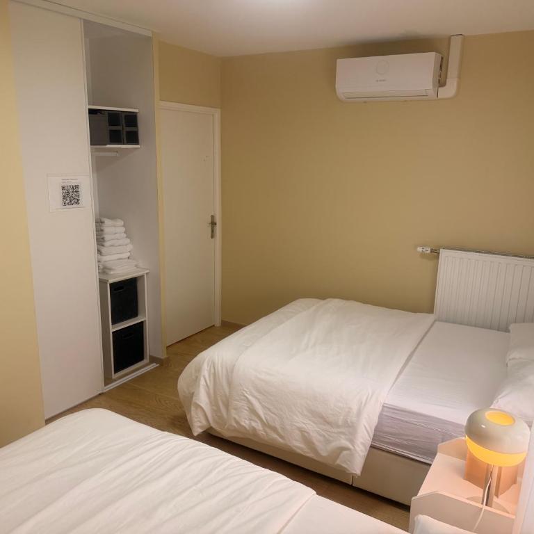Family's house - Villa proche de la vallée village et Disneyland paris ,2 parkings, air condition - Maison de Vacances 4 Chambres - 38