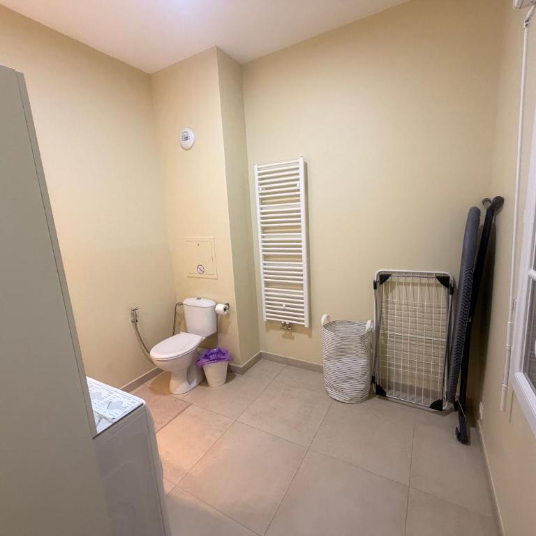 Family's house - Villa proche de la vallée village et Disneyland paris ,2 parkings, air condition - Maison de Vacances 4 Chambres - 13