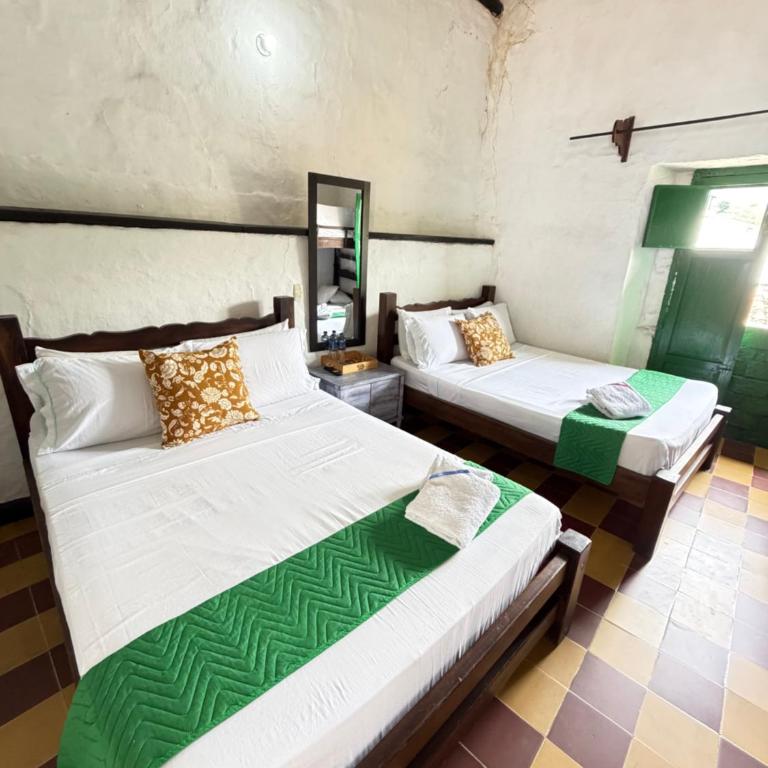 Green Door San Gil - Deluxe Family Room - 1
