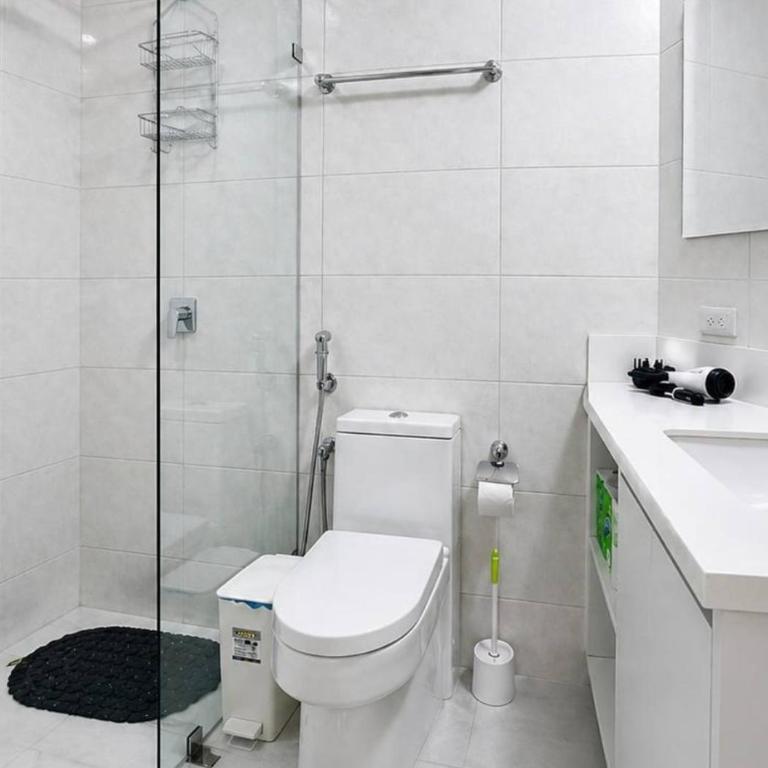 Elegante Apartamento en Torre Milenium La Aurora con Vista Urbana y Espacios Familiares Premium - Deluxe Suite - 13
