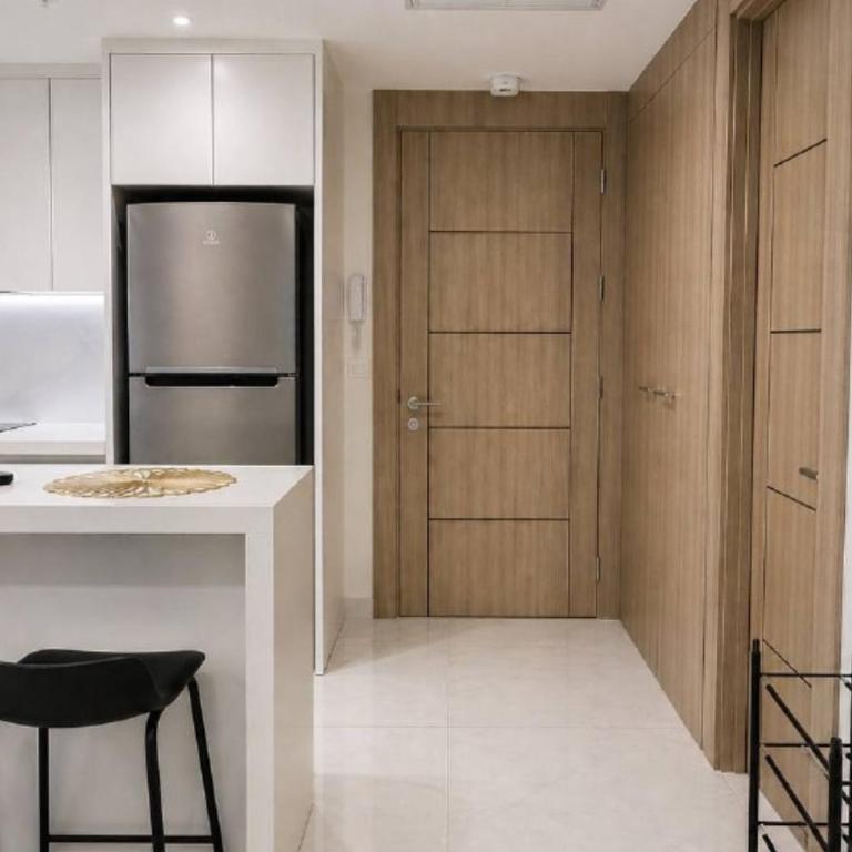 Elegante Apartamento en Torre Milenium La Aurora con Vista Urbana y Espacios Familiares Premium - Deluxe Suite - 12