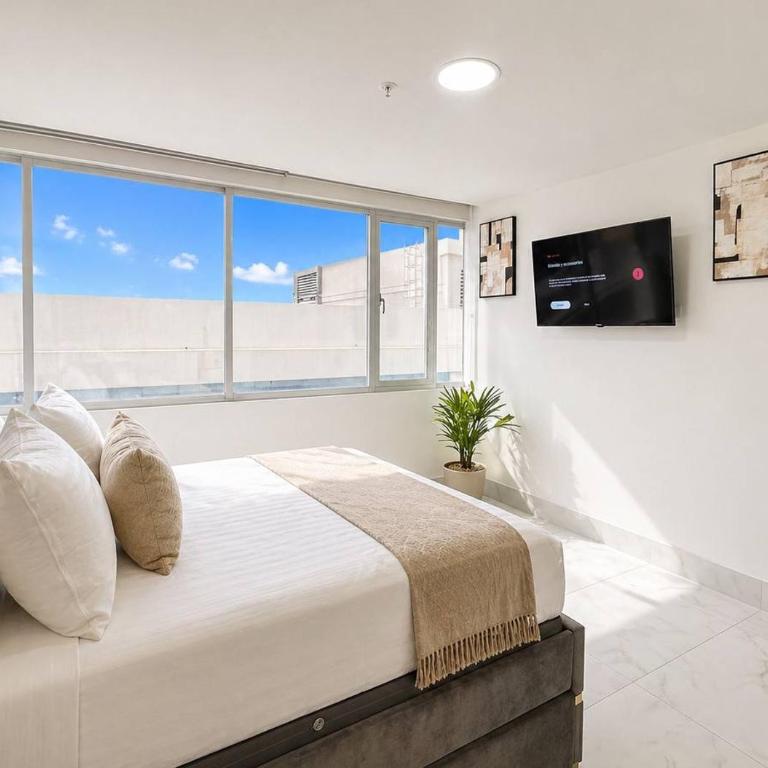 Elegante Apartamento en Torre Milenium La Aurora con Vista Urbana y Espacios Familiares Premium - Deluxe Suite - 8