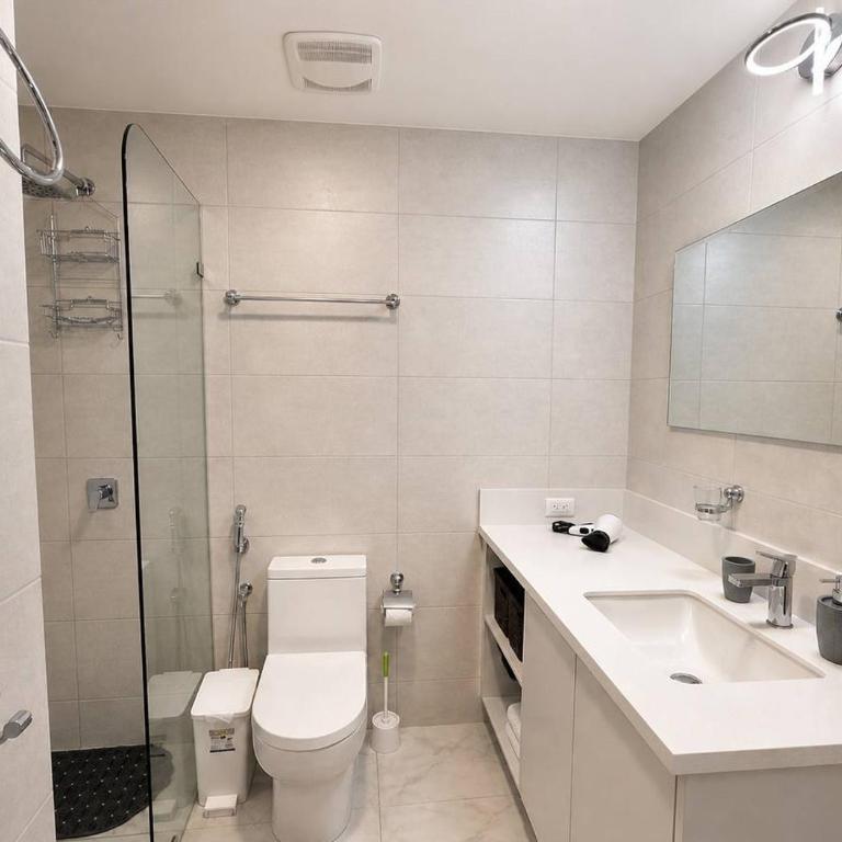 Elegante Apartamento en Torre Milenium La Aurora con Vista Urbana y Espacios Familiares Premium - Deluxe Suite - 7